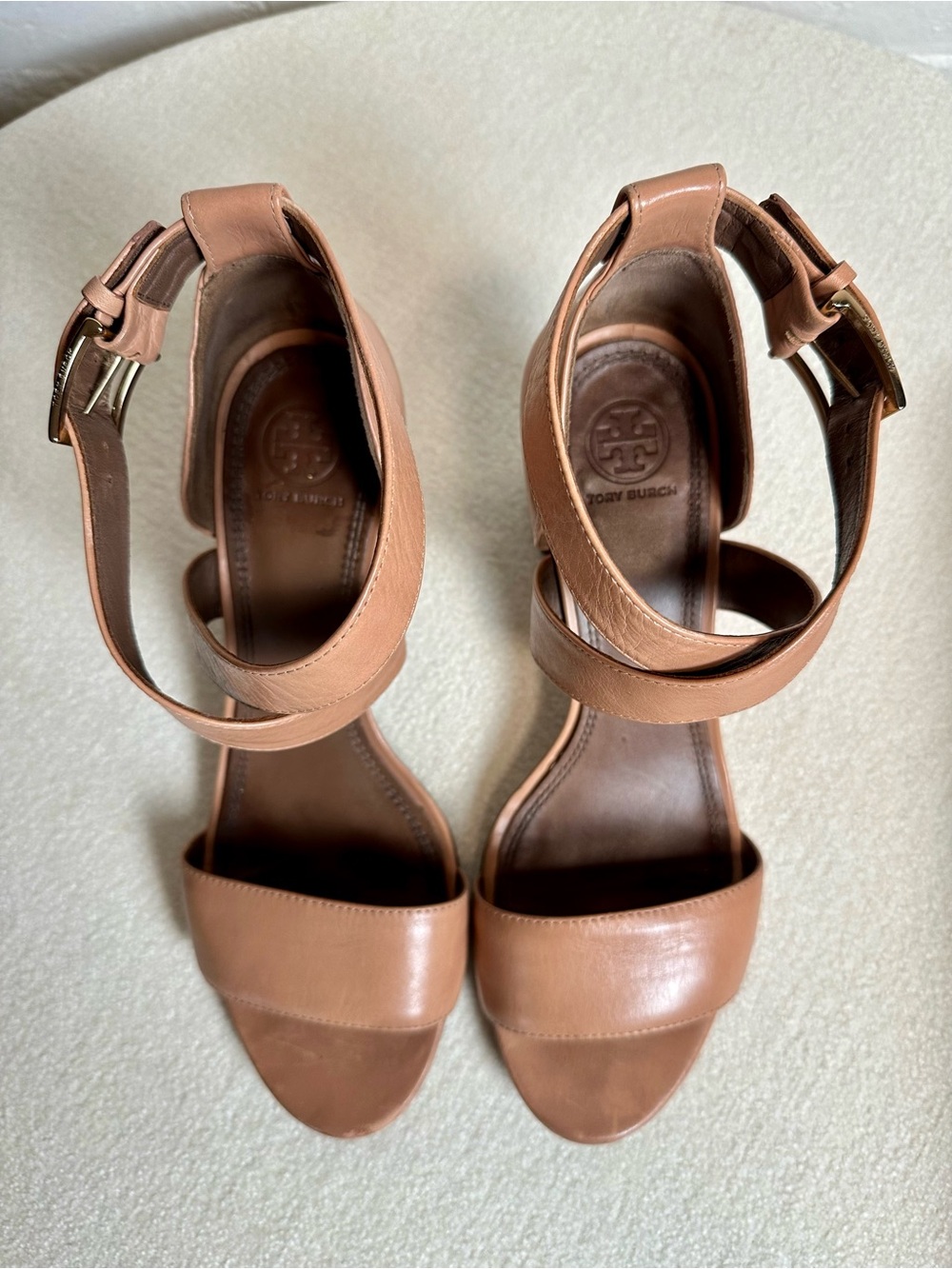 Tory Burch Tabitha Tan Leather Cross-Strap Block Heel Neutral Sandal Gold Accent - Picture 4 of 7